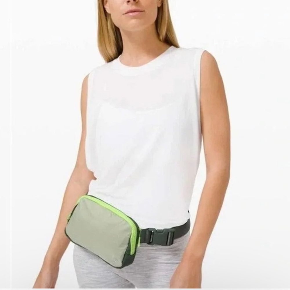 Lululemon Athletica Everywhere belt bag